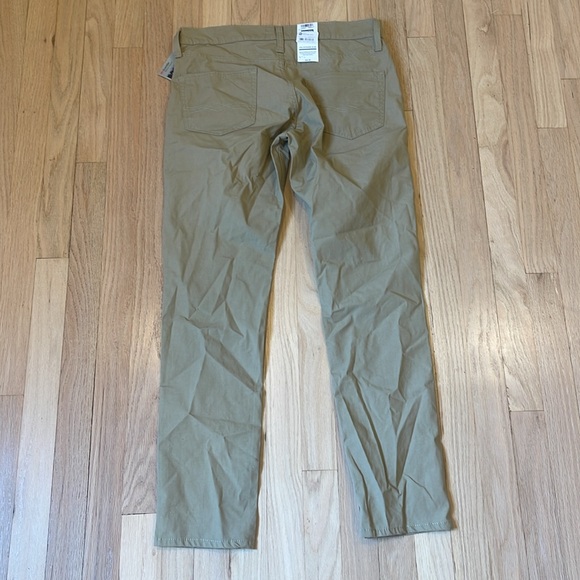 Denizen Levi’s Men's Khaki Chinos brand new with tags
Slim fit
Never worn - Picture 4 of 5